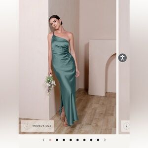 Revelry Jade Satin dress in Rosemary Size : 6